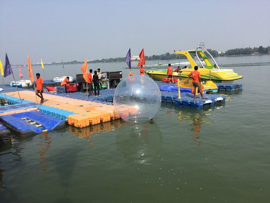 bus boat 25032018 1